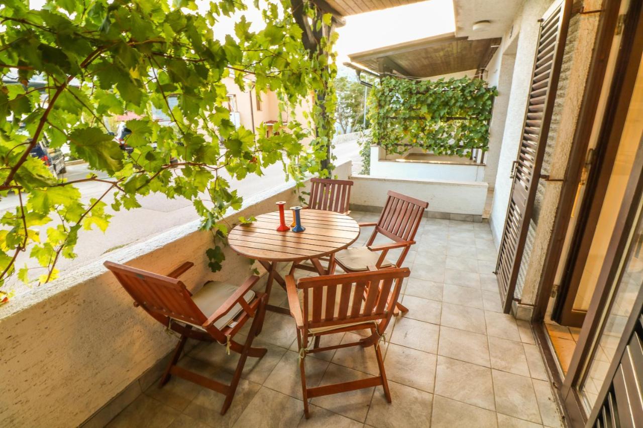 Apartments Vladan With Terrace Baška Buitenkant foto