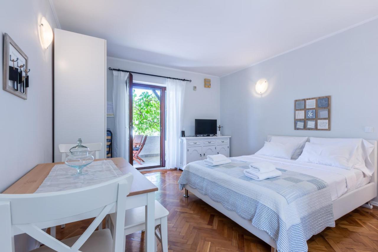 Apartments Vladan With Terrace Baška Buitenkant foto